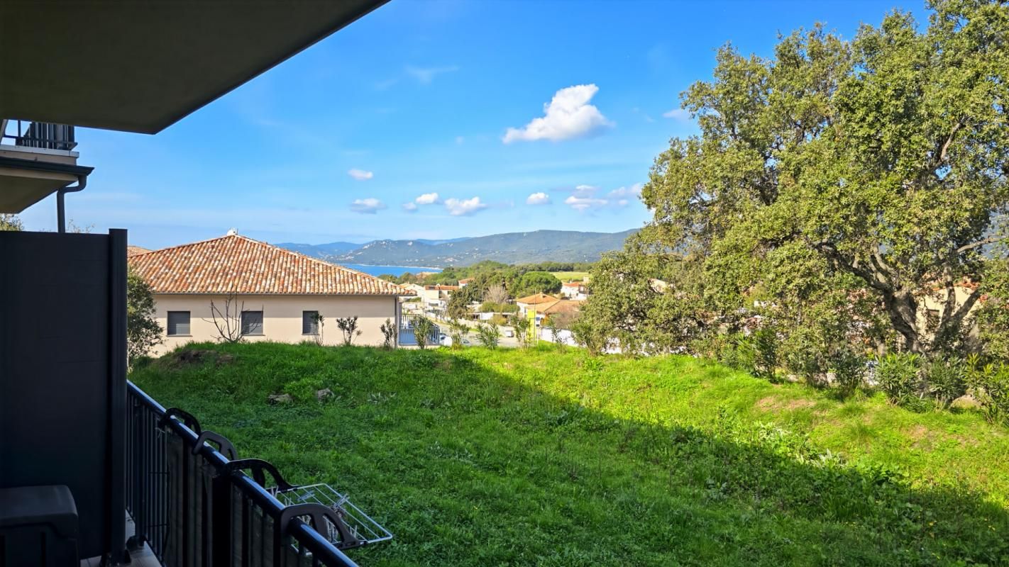 Appartement T2 en résidence avec belle terrasse et petite vue mer + PARKING EN SOUS SOL