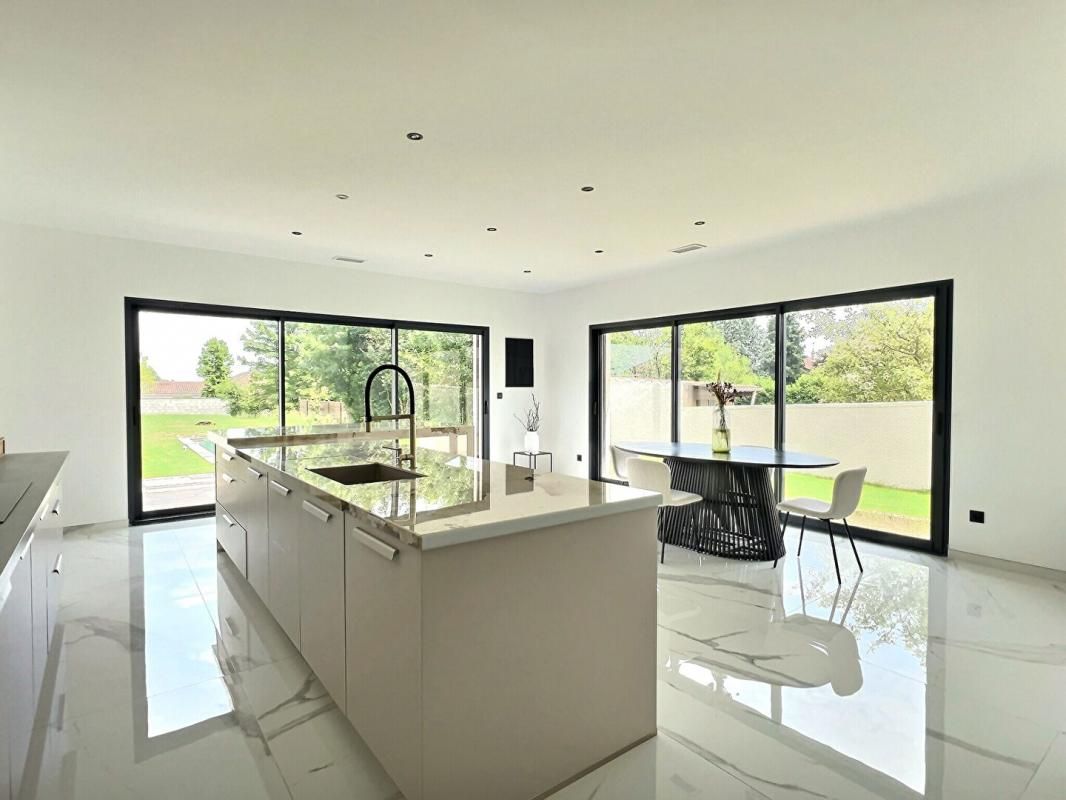 MACON Maison 4 pièce(s) 135 m2 2