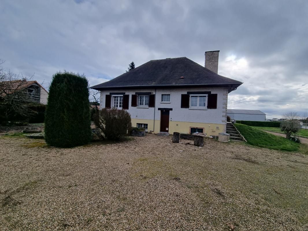 PAVILLON 2 CHAMBRES, GRENIER  AMENAGEABLE et SOUS SOL