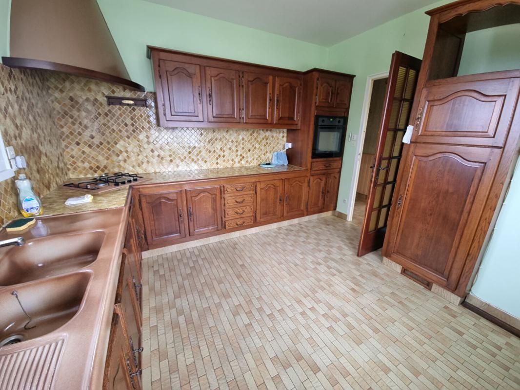 BONNEE PAVILLON 2 CHAMBRES, GRENIER AMENAGEABLE et SOUS SOL 2