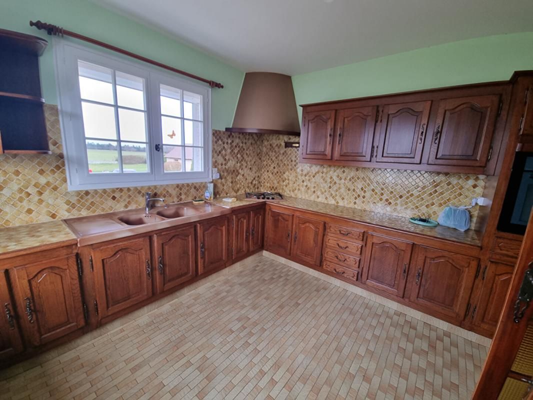 BONNEE PAVILLON 2 CHAMBRES, GRENIER AMENAGEABLE et SOUS SOL 3