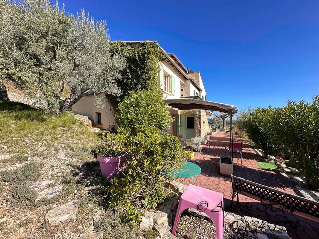 EXCLUSIVITE, A VOLX,  BELLE VILLA de 2 appartements, 132 m² sur 1300 m² en pleine nature avec Vue  panoramique