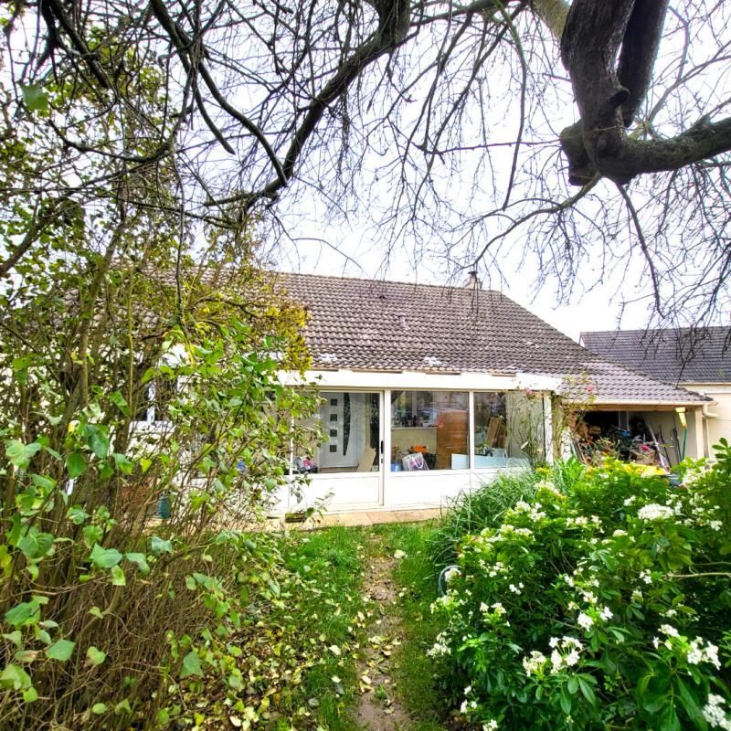 Vente à terme occupé, maison 85 m², Mesnil sur l'Estrée (27650), 3 chambres, véranda, garage/atelier, chalet en bois, terrain de 920 m². Bouquet 74 250 mensualités de 254 sur 84 mois