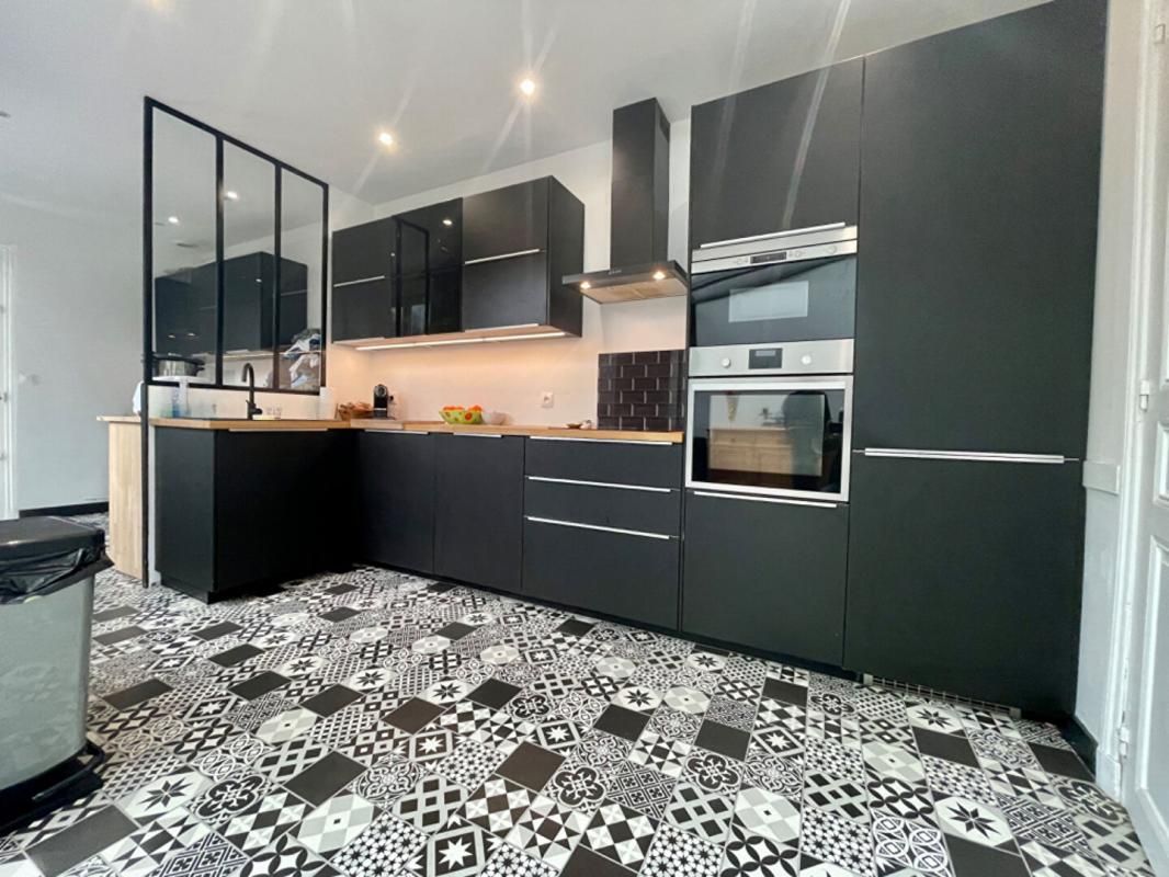 AMIENS Quartier Henriville ,tres belle maison "Amiénoise " de 154m2 avec 4 chambres , 2 salles de bains et jardin 3