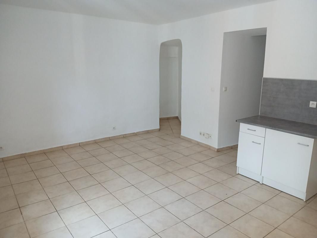 LE VAL Appartement T2 de 35,62m2 avec cave - LE VAL 3