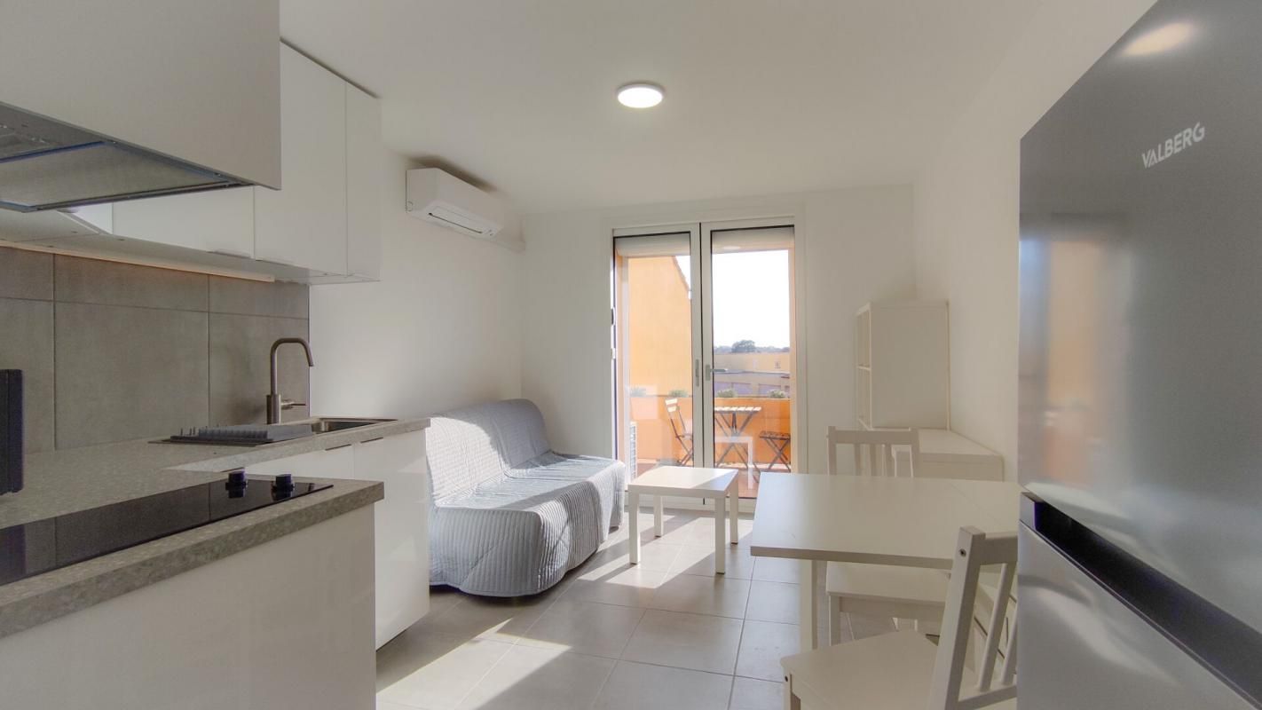 LA LONDE LES MAURES STUDIO LOCATION MEUBLEE A L'ANNEE