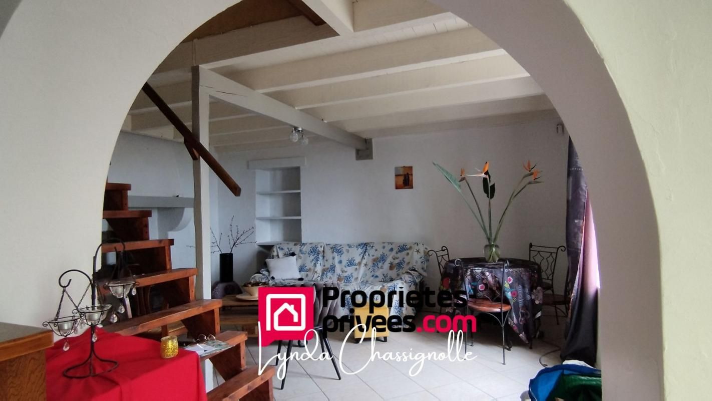 AMBIERLE Maison en pierre de 163m² 3