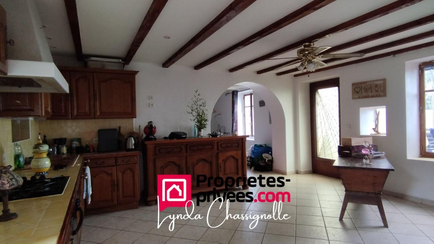 AMBIERLE Maison en pierre de 163m² 4