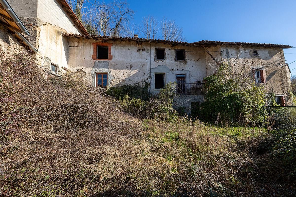VIOLAY Maison de hameau avec court fermé et terrain 2