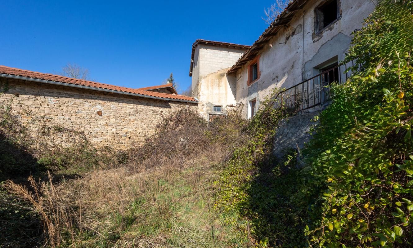 VIOLAY Maison de hameau avec court fermé et terrain 3