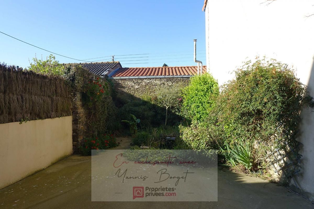 SAINT-FULGENT Maison en pierre et poutres apparentes - 4 chambres 3