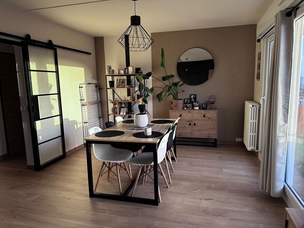 LAVAL Appartement Laval 4 pièce(s) 65 m2 3