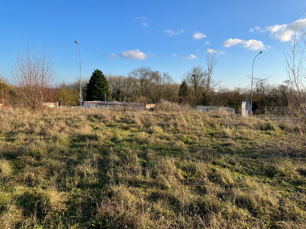 TERRAIN PRET A BATIR VIABILISE : Surface 500 m²