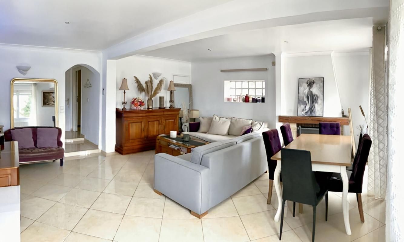 Belle maison de 6 pièces, 125 m2, avec terrasse et jardin dans le quartier résidentiel de Goussainville