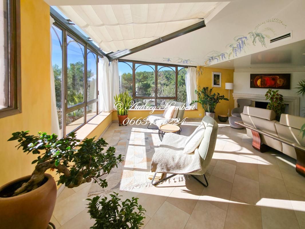 PIERREVERT PIERREVERT, SUPERBE VILLA de 218 m² avec piscine, grand terrain et vue dégagée et verdoyante 2