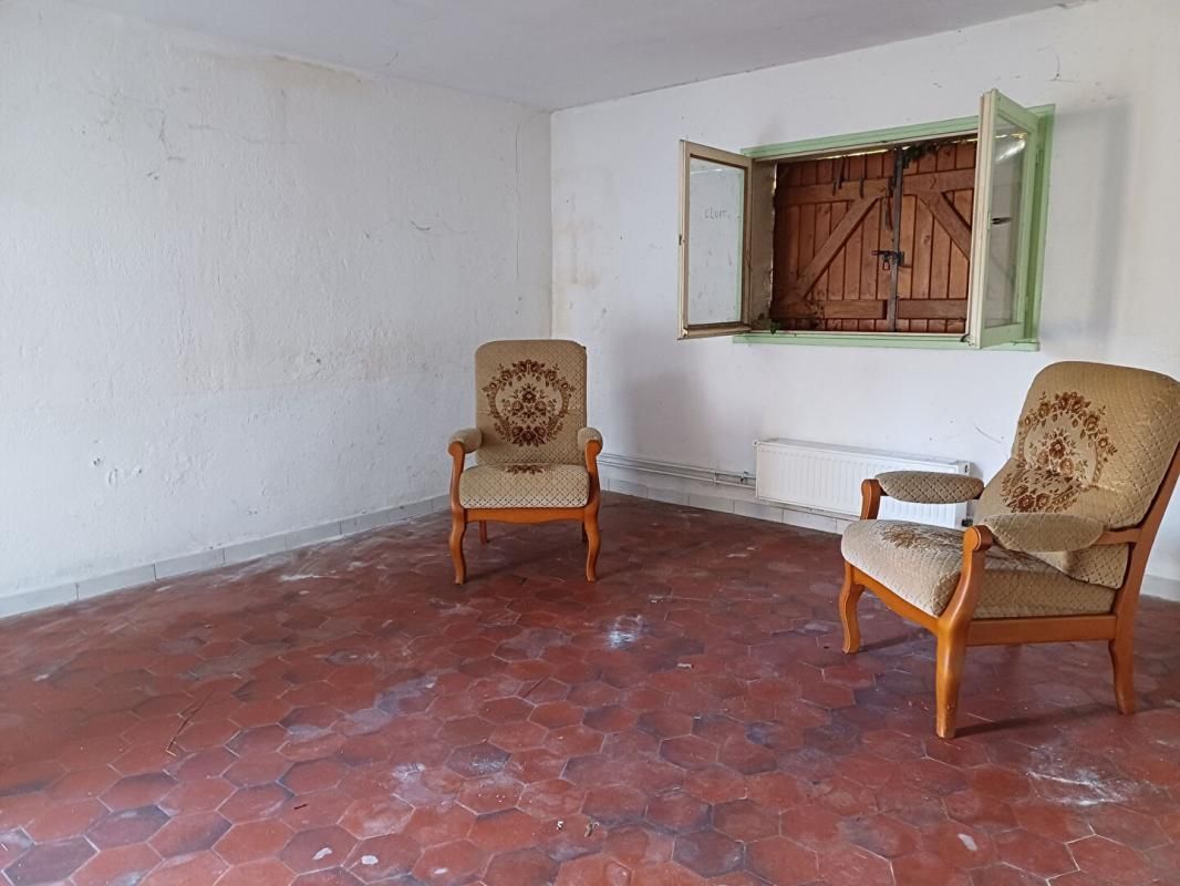 NOYON LONGERE EN PIERRE avec GRANGE et JARDIN 2