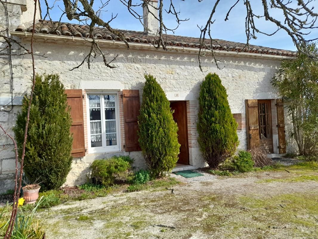 Maison de village pierre 82 Miramont De Quercy 5 pièces - calme