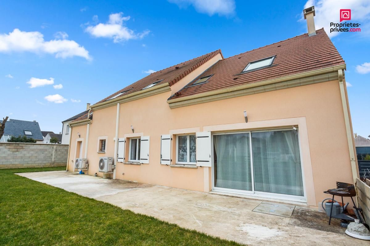 NANTEUIL-LES-MEAUX NANTEUIL-LES-MEAUX. Chaleureuse maison de caractère. 7 pièces. 5 chambres. Prix 565 000 euros. Honoraires charge vendeur 2