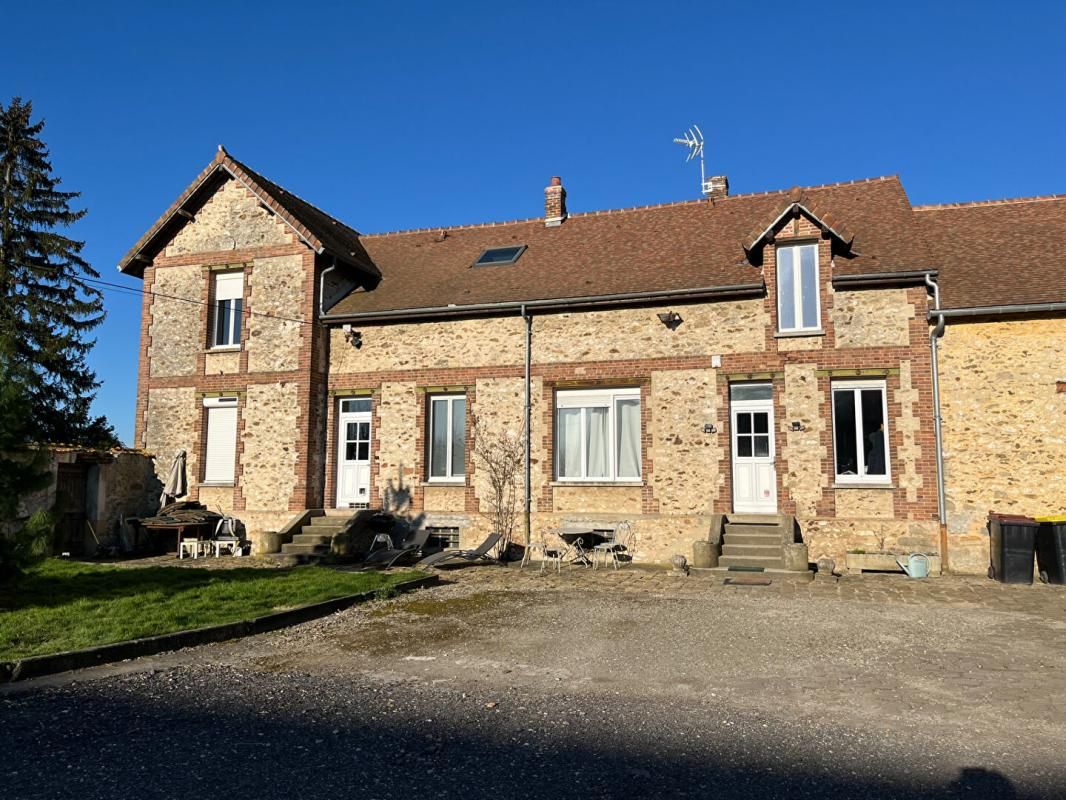 FONTENAY-TRESIGNY Corps de ferme Clos Fontaine 10 pièce(s) 200 m2 3