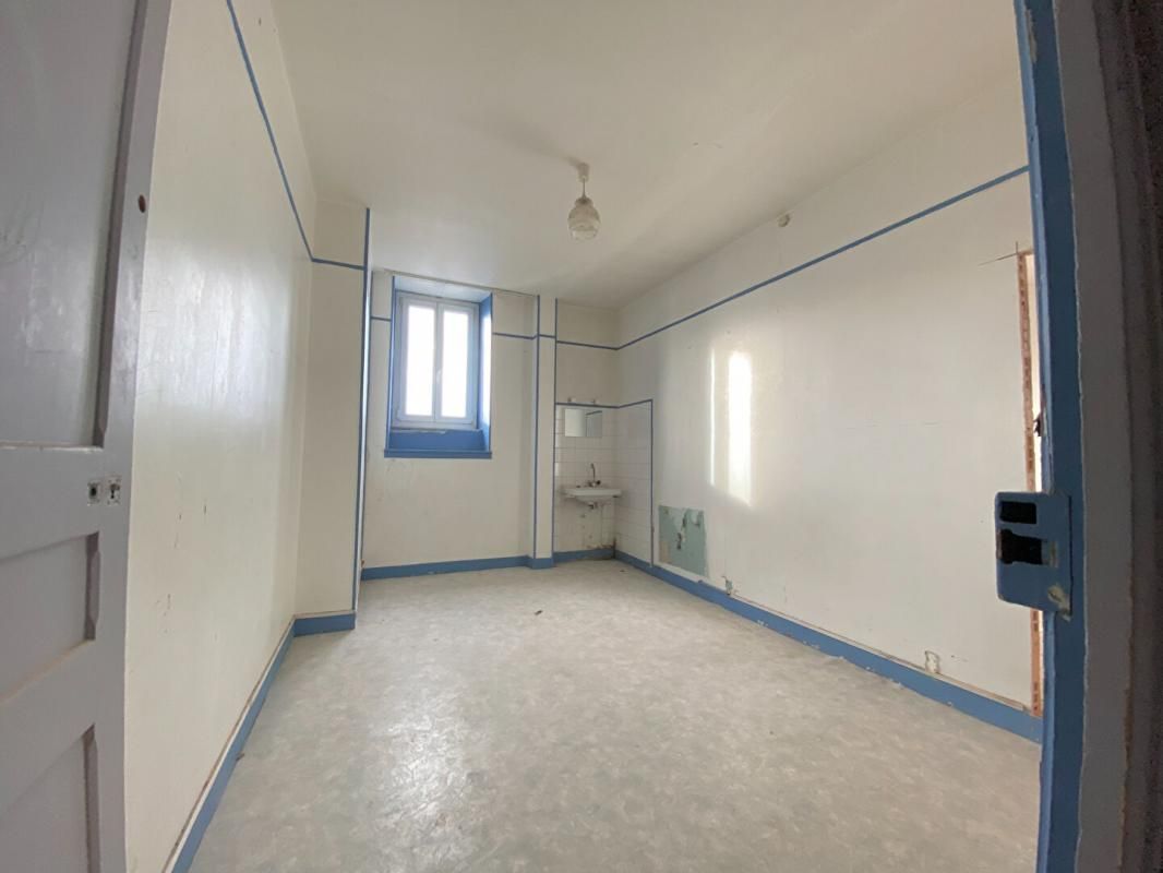 REIMS A rénover - Plateaux en Duplex 104 m2 Warmeriville 3