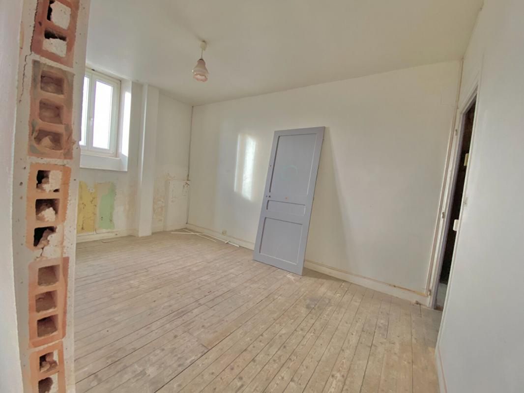 REIMS A rénover - Plateaux en Duplex 104 m2 Warmeriville 4