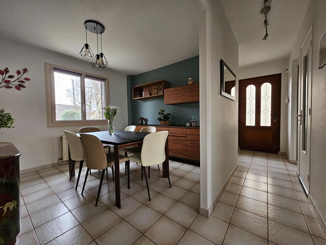 BEAUCHAMP Solide pavillon dans secteur pavillonnaire au calme proche commodités 3