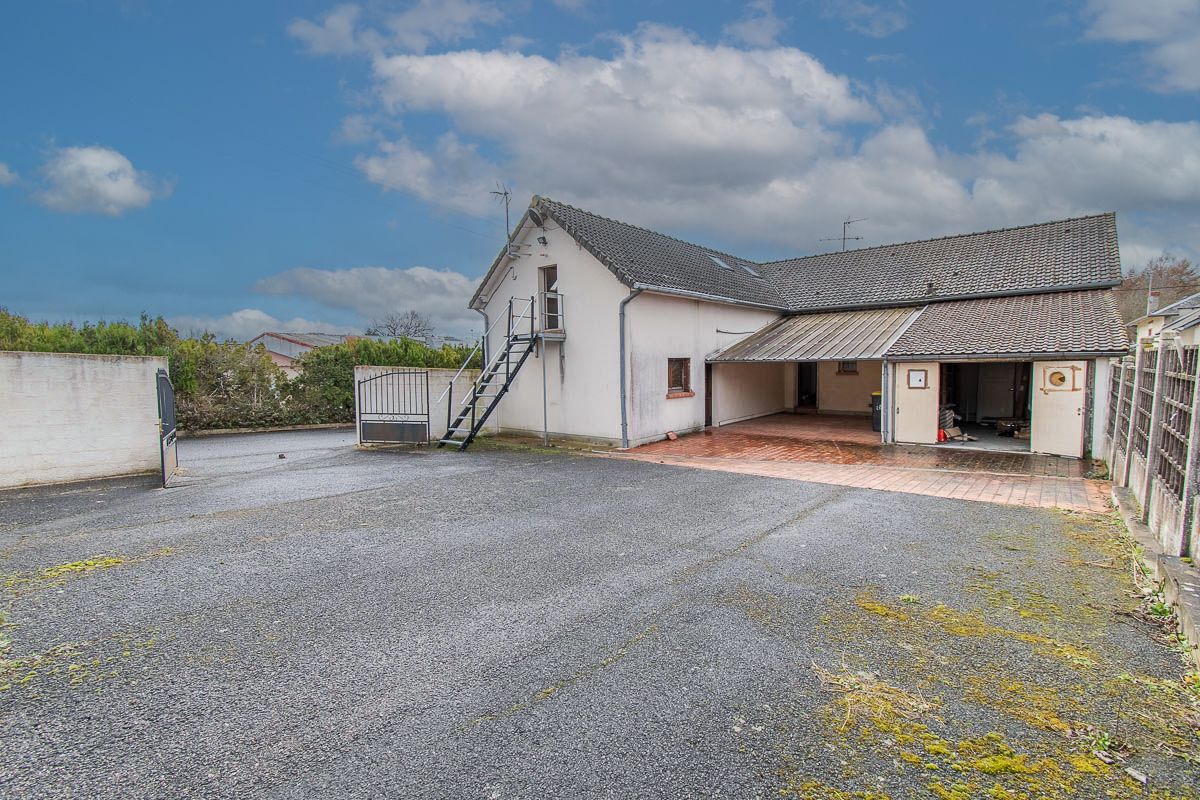 VIERZON Maison Vierzon 9 pièce(s) 154 m2 2