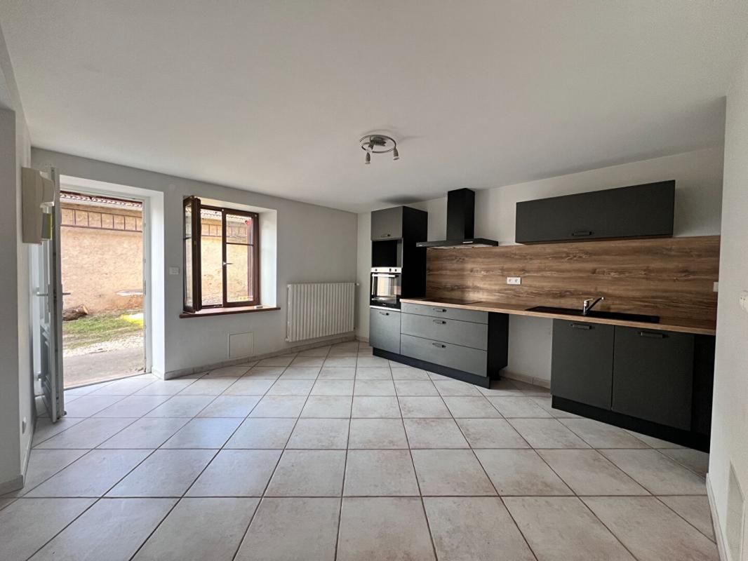 VELLEXON-QUEUTREY-ET-VAUDEY 70130 - VELLEXON QUEUTREY ET VAUDEY - 151 m2 - 3 chambres - Prix : 110000 honoraires charge vendeur 2