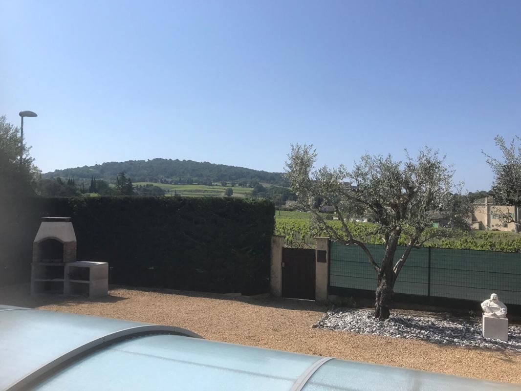 Villa de plain pied avec piscine
