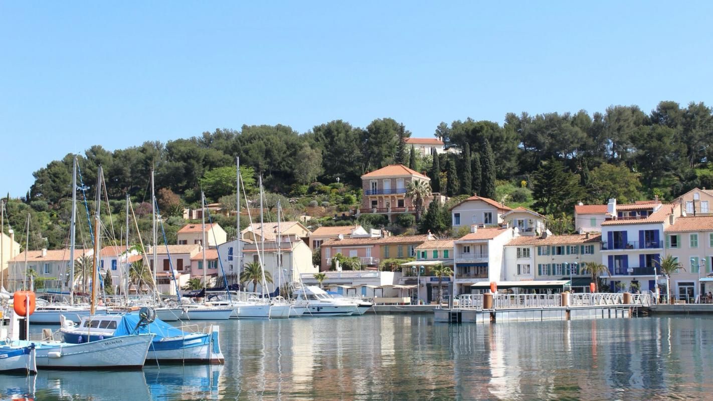 SAINT-MANDRIER-SUR-MER Situation exceptionnelle et Vue mer - St Mandrier village 4