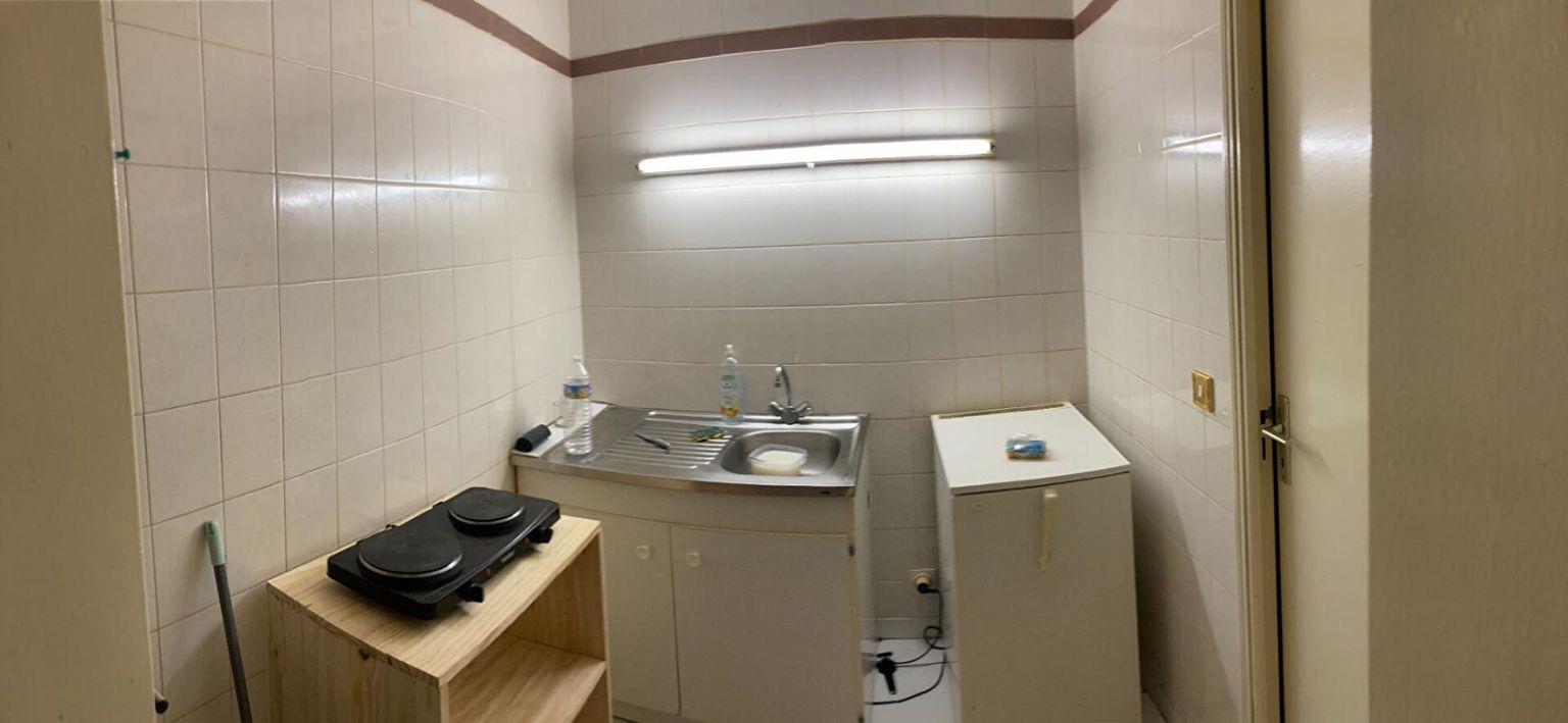 CHATEAU-DU-LOIR 5 studios en plein centre ville Montval Sur Loir 72500 - 2