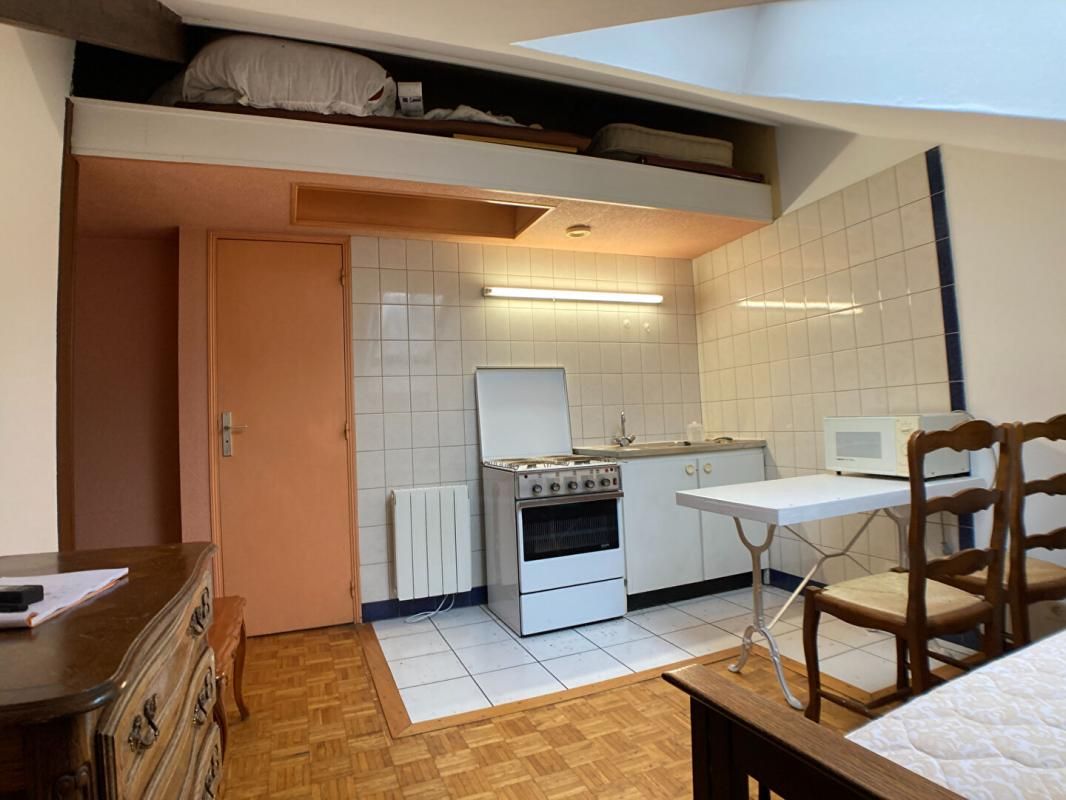 CHATEAU-DU-LOIR 5 studios en plein centre ville Montval Sur Loir 72500 - 3