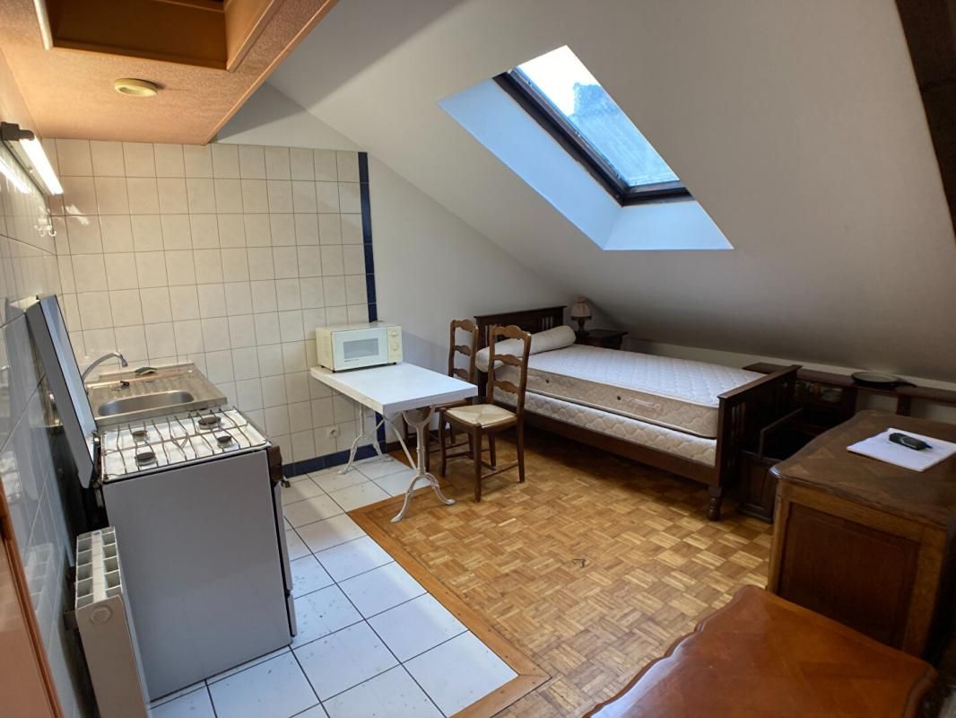 CHATEAU-DU-LOIR 5 studios en plein centre ville Montval Sur Loir 72500 - 4