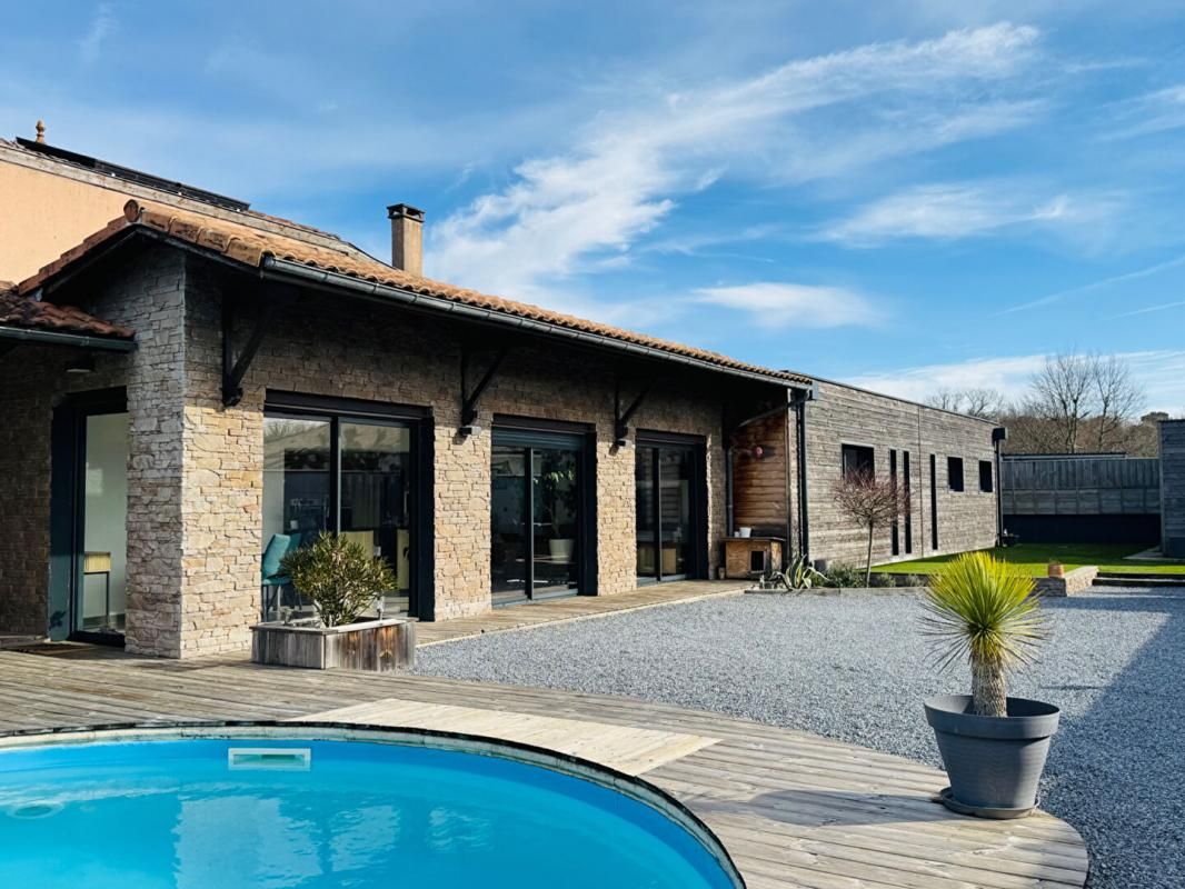 GUJAN-MESTRAS Maison 4 pièces 136 m2 avec dépendance 2
