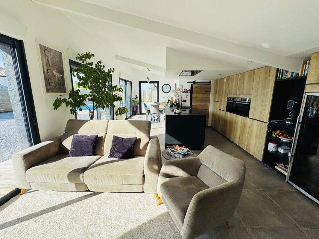 GUJAN-MESTRAS Maison 4 pièces 136 m2 avec dépendance 3