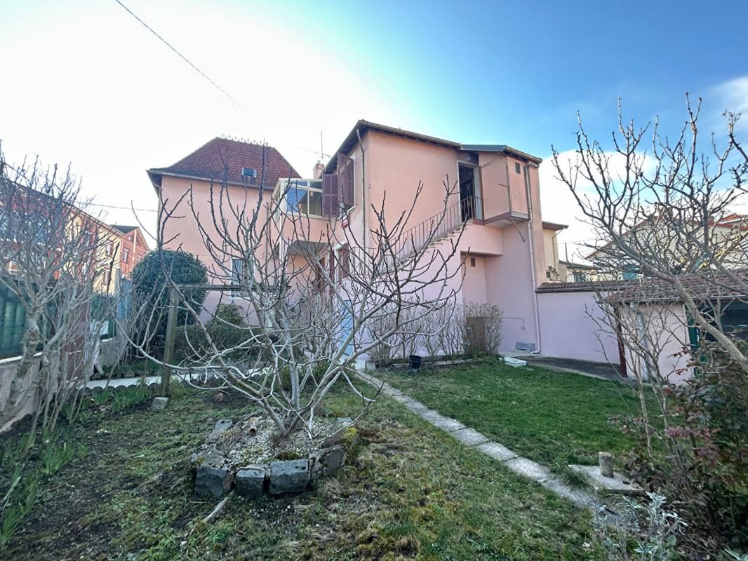 ROANNE ROANNE MAISON 130 M2 AVEC JARDIN CLOS ET ARBORE 3
