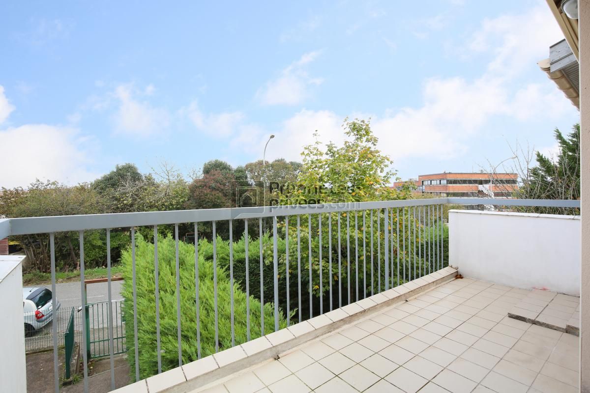 RAMONVILLE-SAINT-AGNE Appartement T3 avec parking dans résidence fermée 3