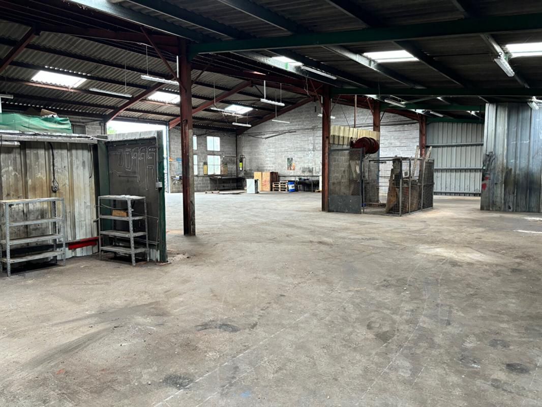 PONS EXCLUSIVITE  - Local d'activité  840 m2 sur 10 000 m² de terrain constructible 2