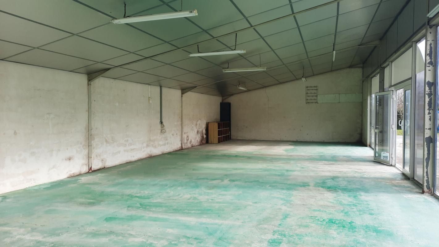 PONS EXCLUSIVITE  - Local d'activité  840 m2 sur 10 000 m² de terrain constructible 3