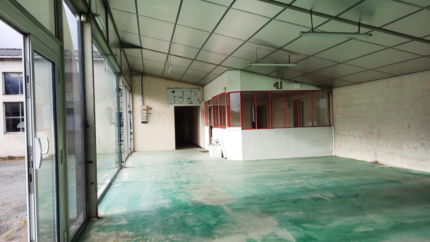 PONS EXCLUSIVITE  - Local d'activité  840 m2 sur 10 000 m² de terrain constructible 4