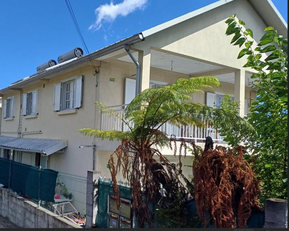 97430 Le Tampon maison env 165m², idéal investisseur ou habitation sur terrain env 300m²
