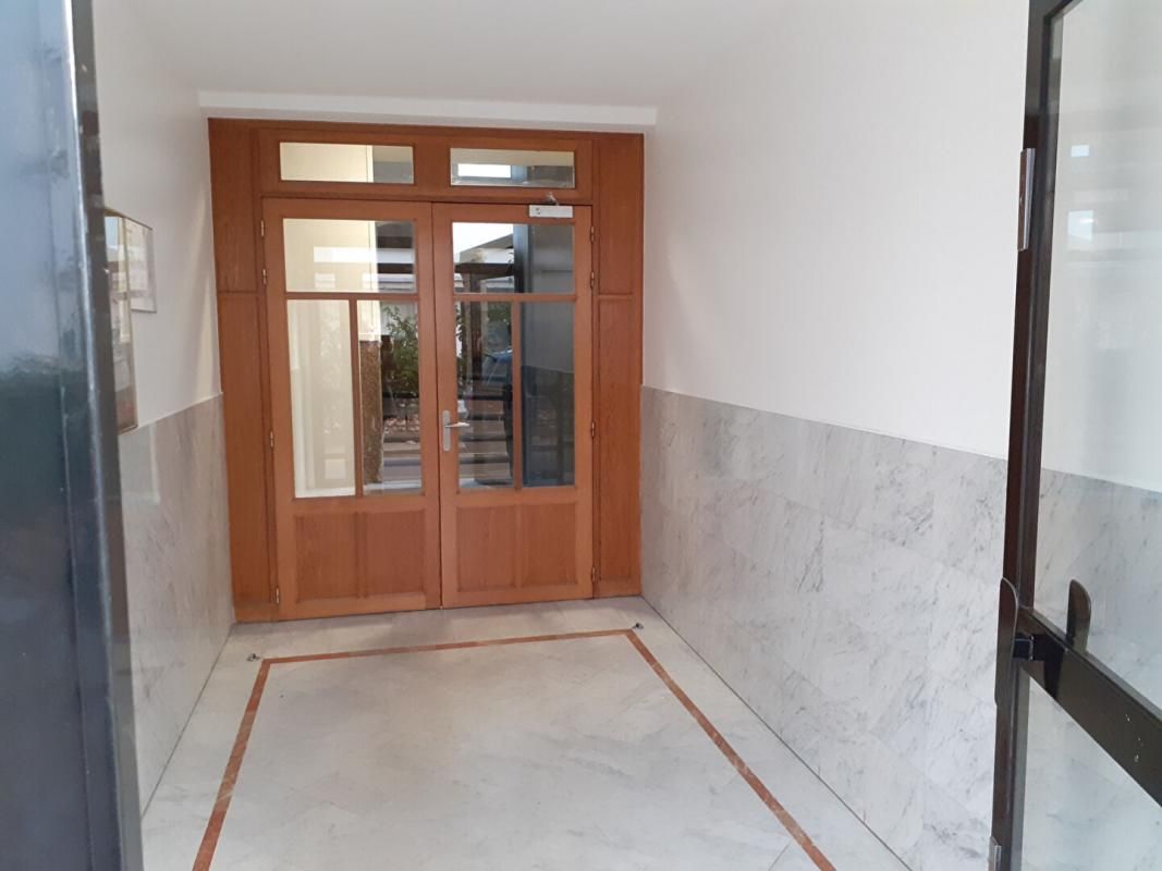 PARIS-11E-ARRONDISSEMENT Appartement  T1 Paris  11ème - 28m2 3