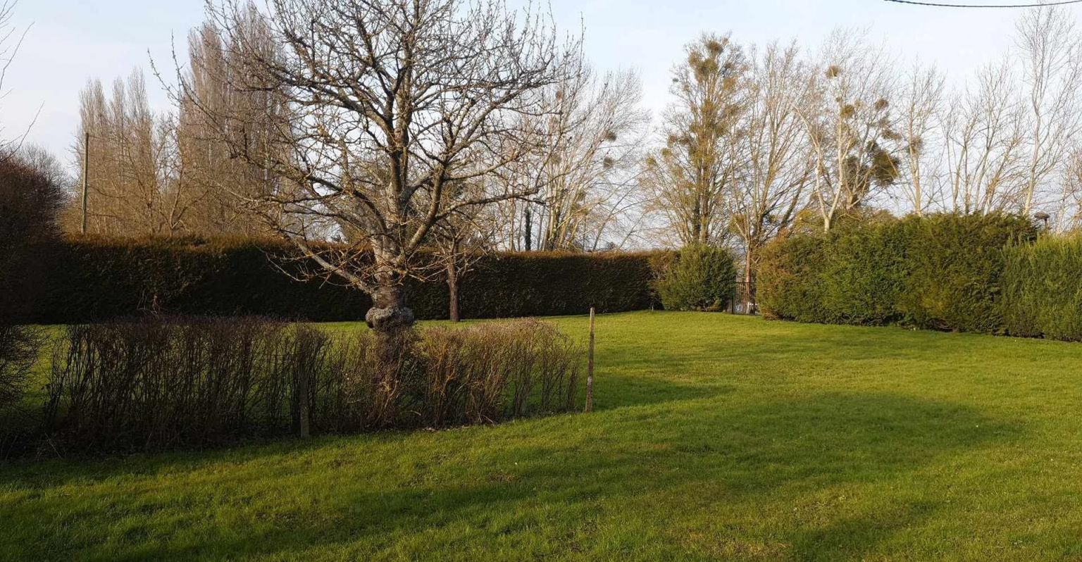 VERNON Vernon proche - Maison d'habitation de plain pied de 70 m2 avec accès privatif à la Seine (30 m2) - 2 chambres - sur terrain plat de 2.316 m3 et bâtiments- Prix : 217.000 4