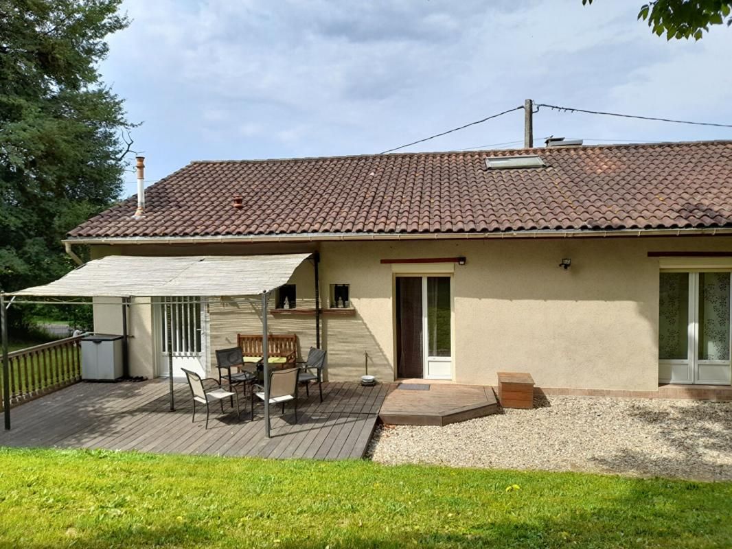DURFORT-LACAPELETTE Maison Durfort Lacapelette 5 pièces - Terrain 23258m² - dépendances 3