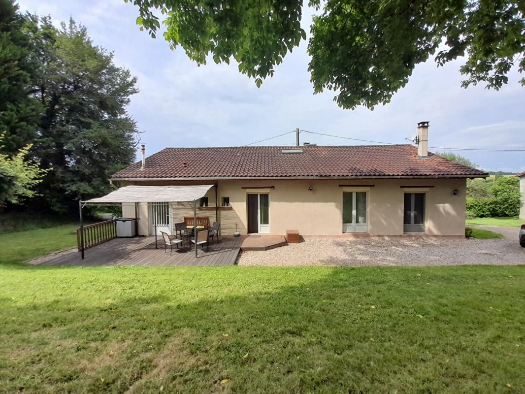 DURFORT-LACAPELETTE Maison Durfort Lacapelette 5 pièces - Terrain 23258m² - dépendances 4