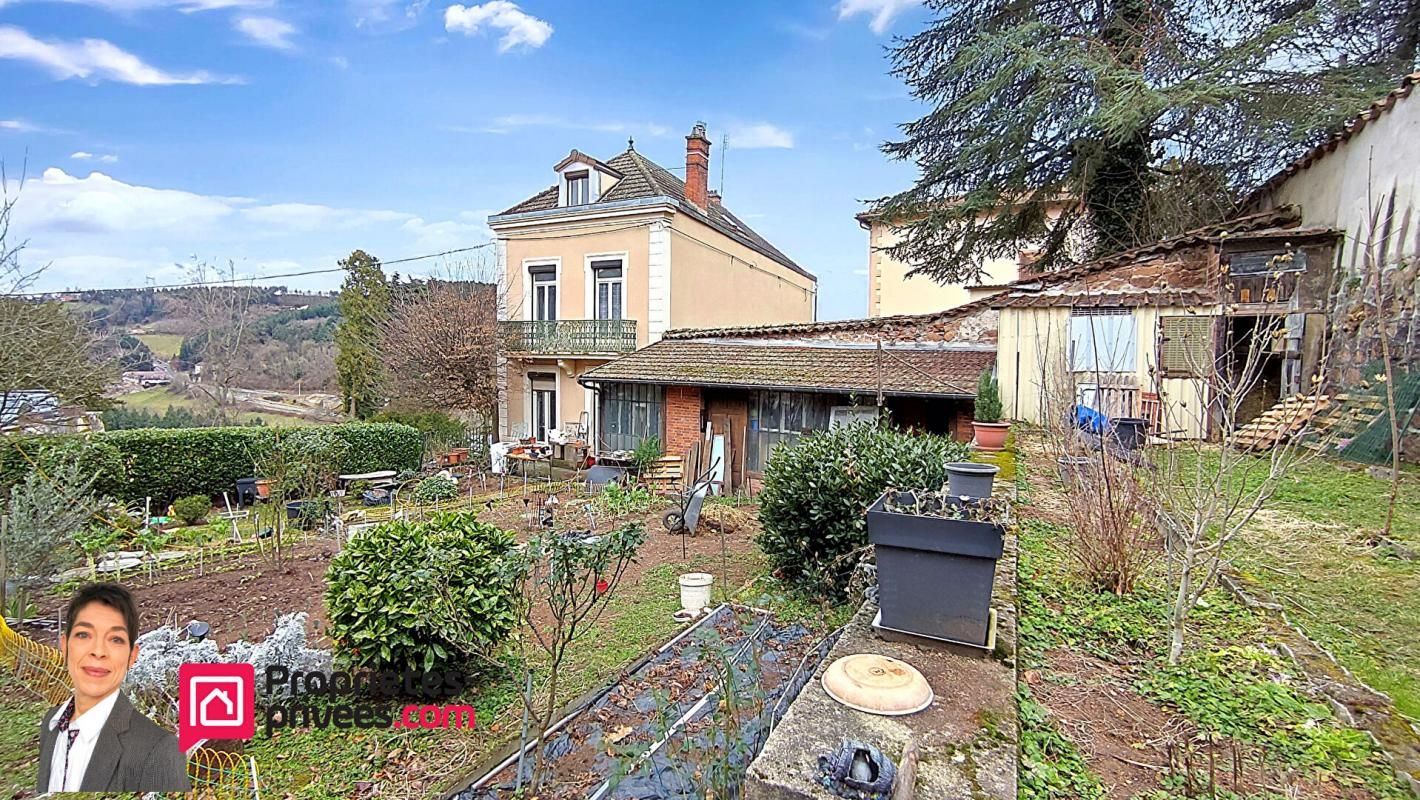THIZY-LES-BOURG (69240) Immeuble  de rapport , 5 appartements, garage et terrain 800m²