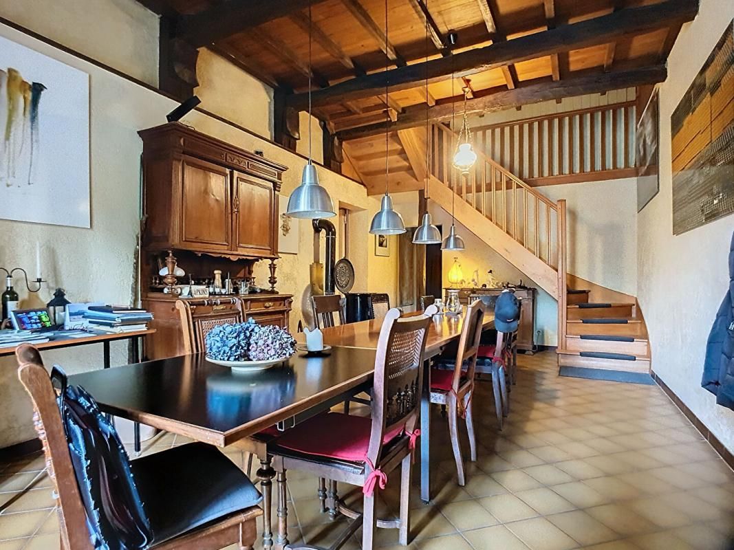 SAINTE-MARIE-EN-CHANOIS maison 14 pièces au calme avec étang 4