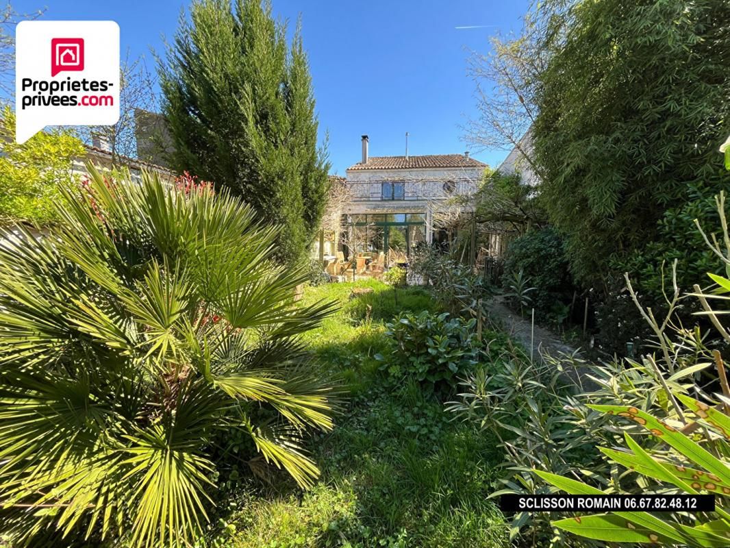 Maison de village  7 pièce(s) - 199 m2 - 4 chambres - terrain - grandes dépendances - PRIX 299 000 HAI