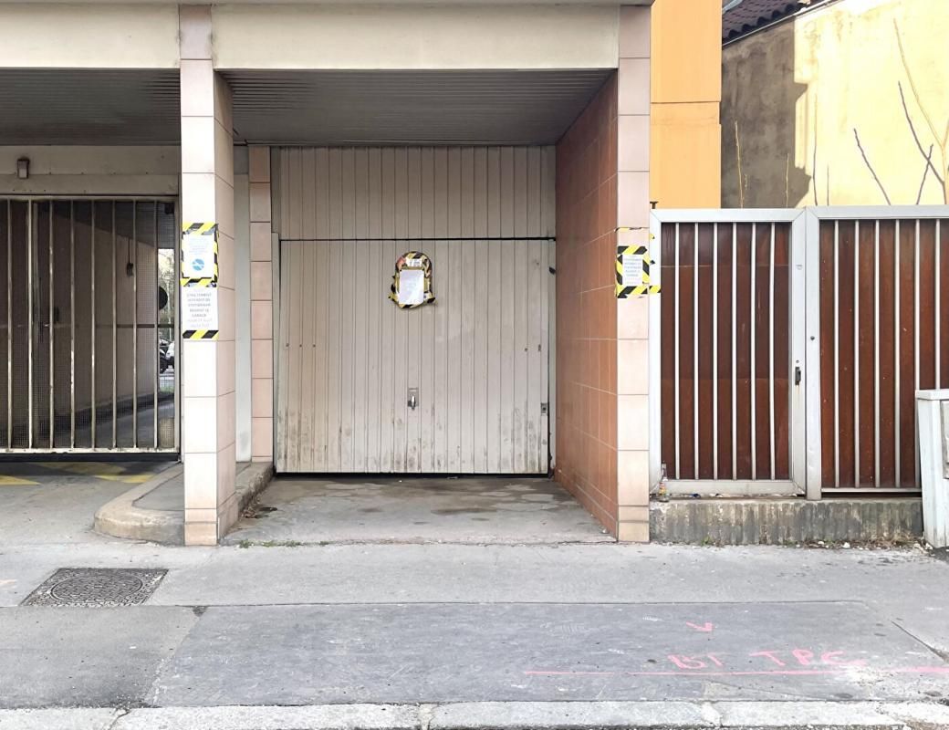 Parking / box 25 m2