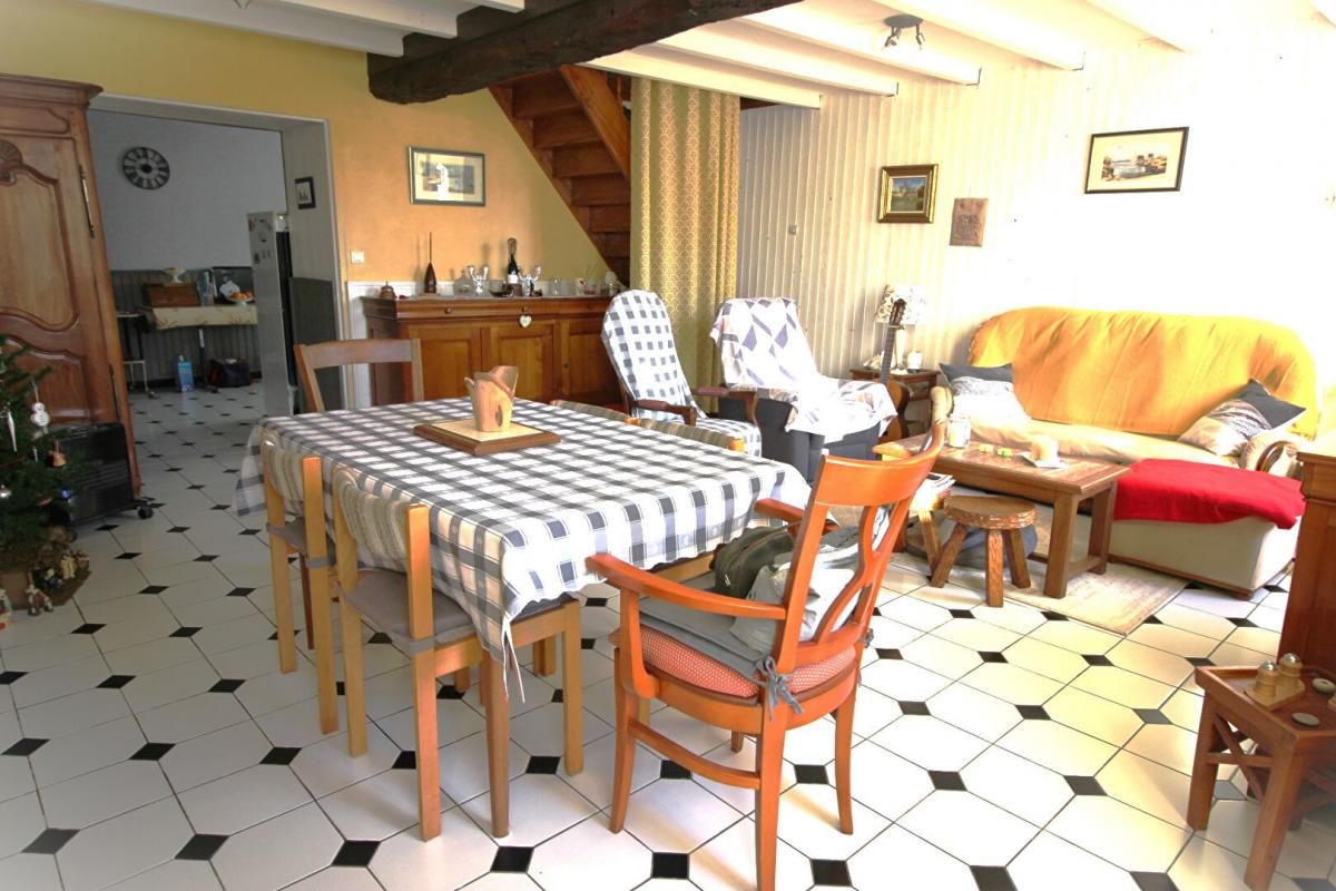 PONS PONS - 17800 - Maison 3 ch -157 m2 + Dépendances 130 m² 2